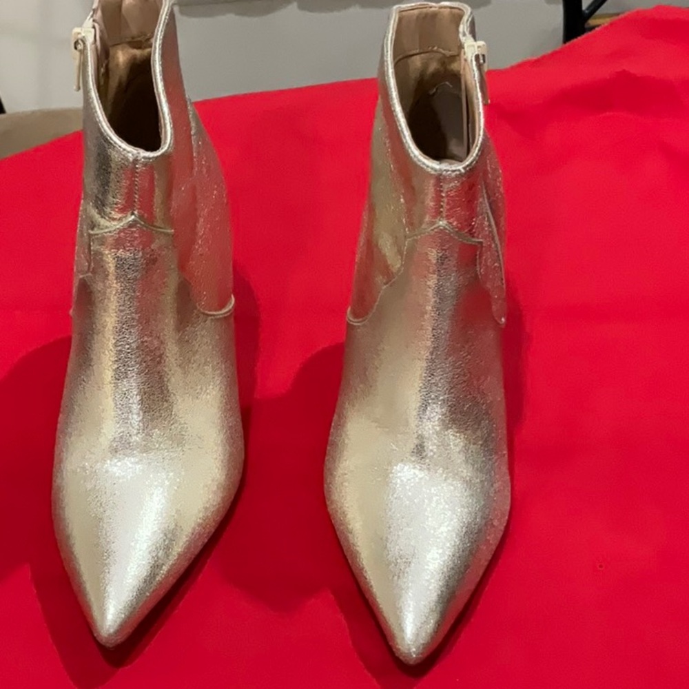 EUC Express Gold Metallic Ankle Boots - Size 7